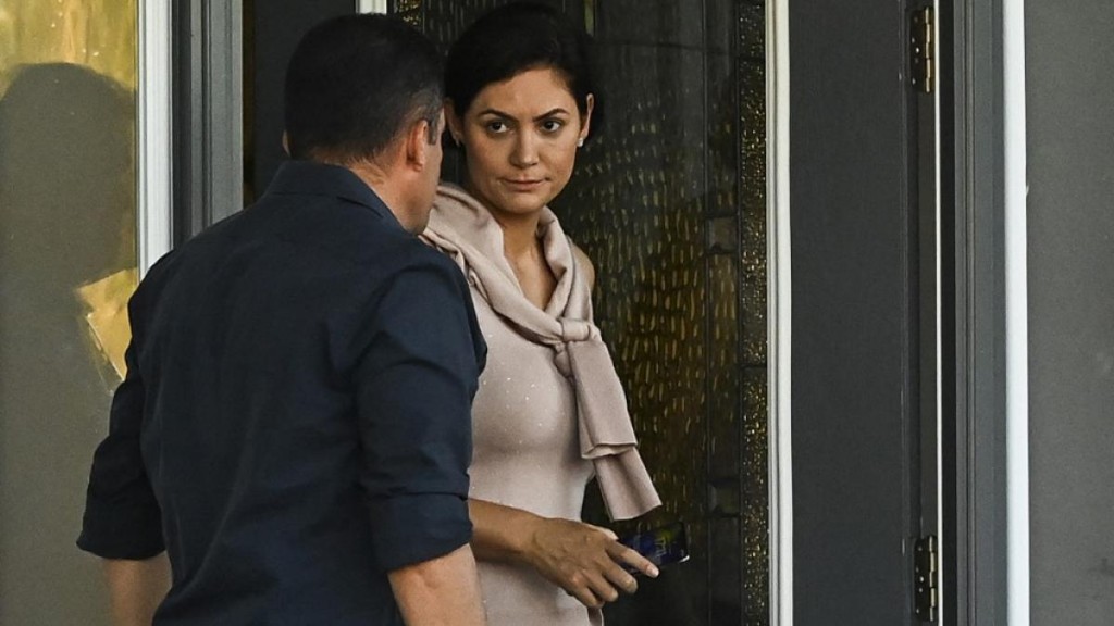  La esposa de Bolsonaro regresó sola a Brasil después de casi un mes en Estados Unidos 