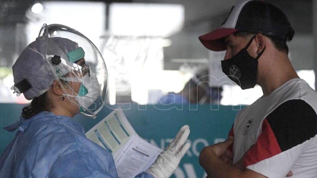  En la última semana hubo 27 muertes por coronavirus y 4.426 contagios en el país 