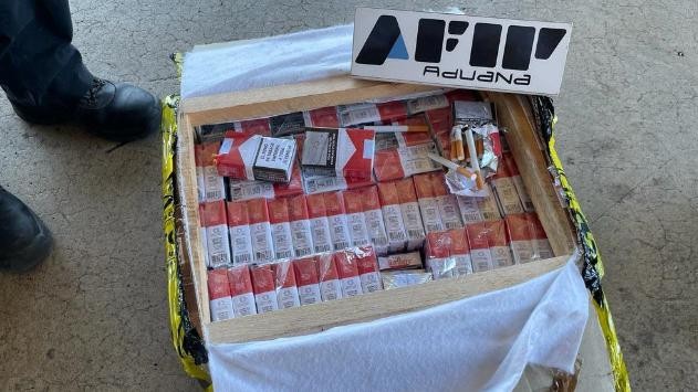 La Aduana detectó casi 4.000 atados de cigarrillos ocultos en muebles 