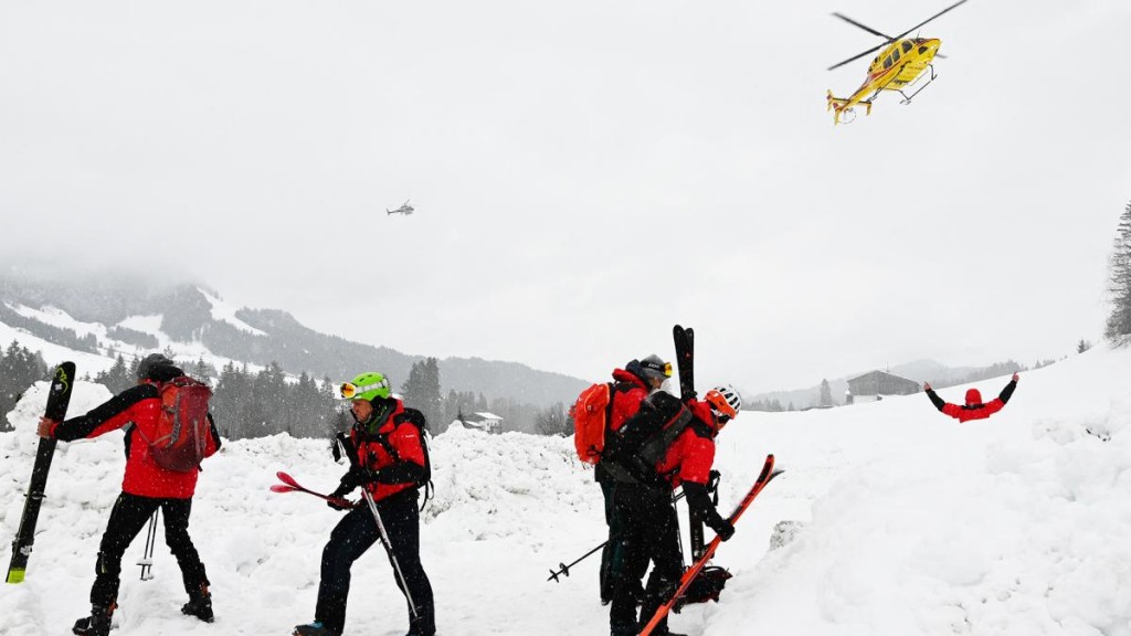  Al menos diez muertos por avalanchas en áreas montañosas de Austria y Suiza 