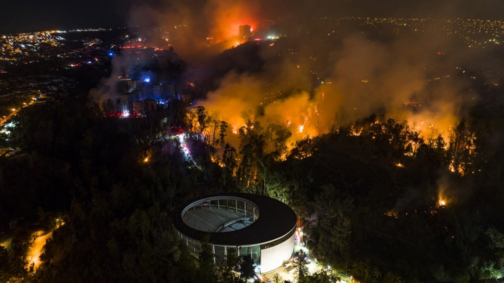  Incendios forestales en Chile: sube a 24 la cifra de muertos por los incendios forestales 