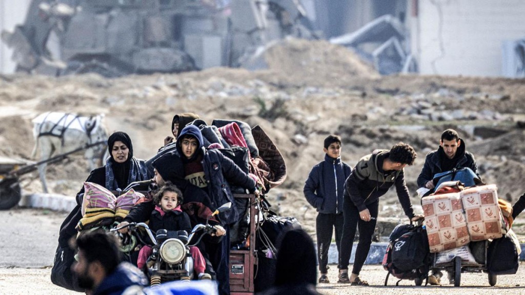  Palestinos huyen del norte de Gaza por nuevos combates 