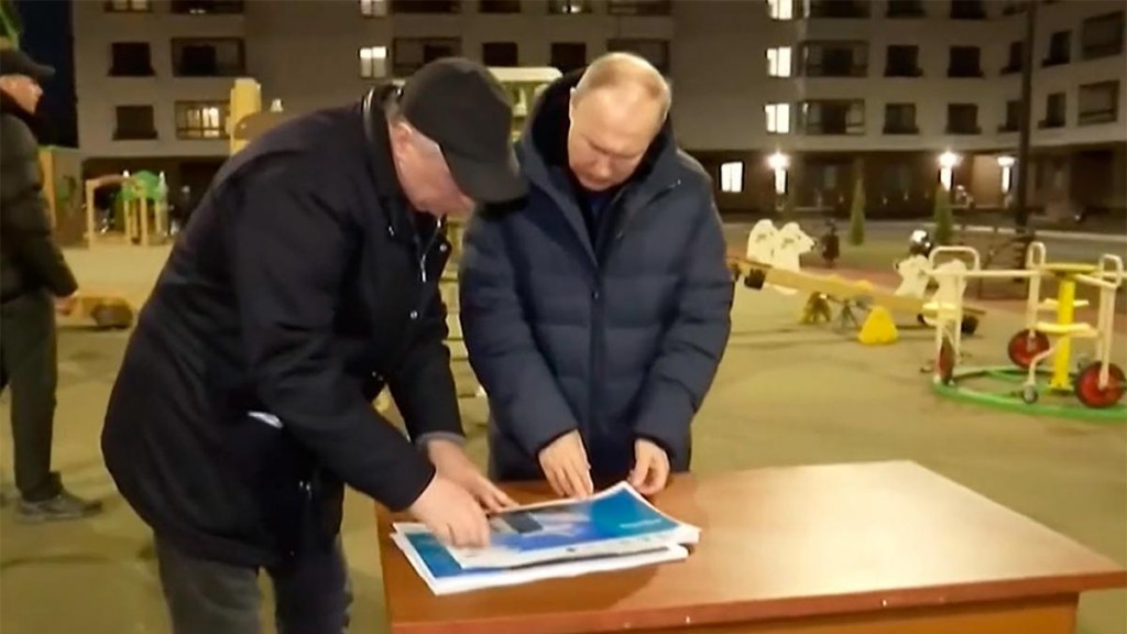  Putin visitó Mariupol y dialogó con los habitantes de la ciudad 