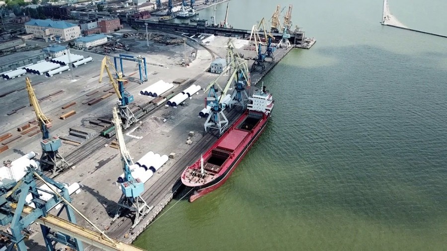  En manos de Rusia, vuelve a funcionar el puerto de la conquistada ciudad de Mariupol 