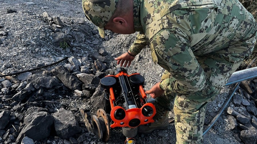 México activó un dron acuático y buzos para rescatar a diez obreros atrapados en una mina inundada 