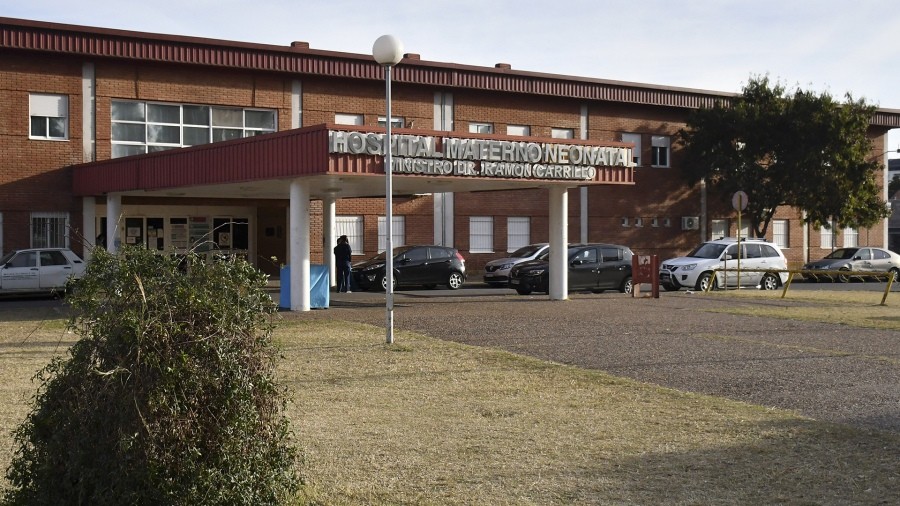  Formalizan la primera denuncia por uno de los cinco bebés fallecidos en un hospital de Córdoba 