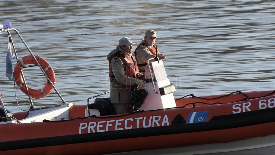  Un remolcador embistió a un pesquero paraguayo en el Paraná y buscan a un tripulante 