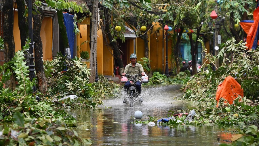  El tifón Noru azota con fuertes vientos a Vietnam tras provocar diez muertos en Filipinas 