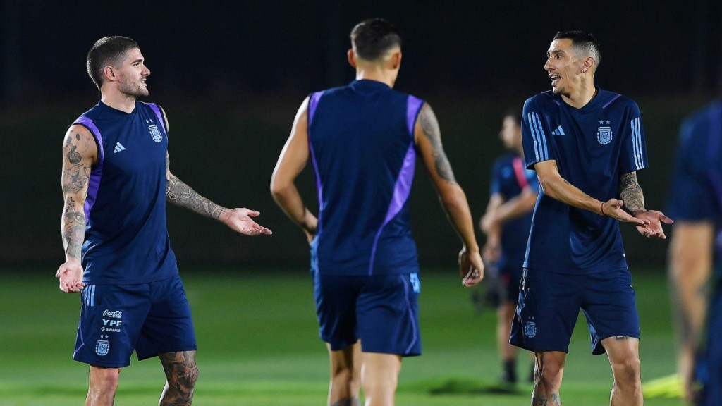  En el medio de rumores, De Paul y Di María entrenaron junto a Messi 